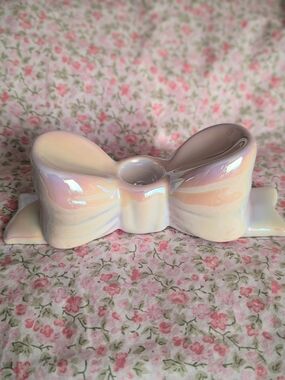 Pearlescent Bow Candle Holders Set